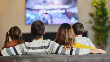 Ilustrasi Menonton TV