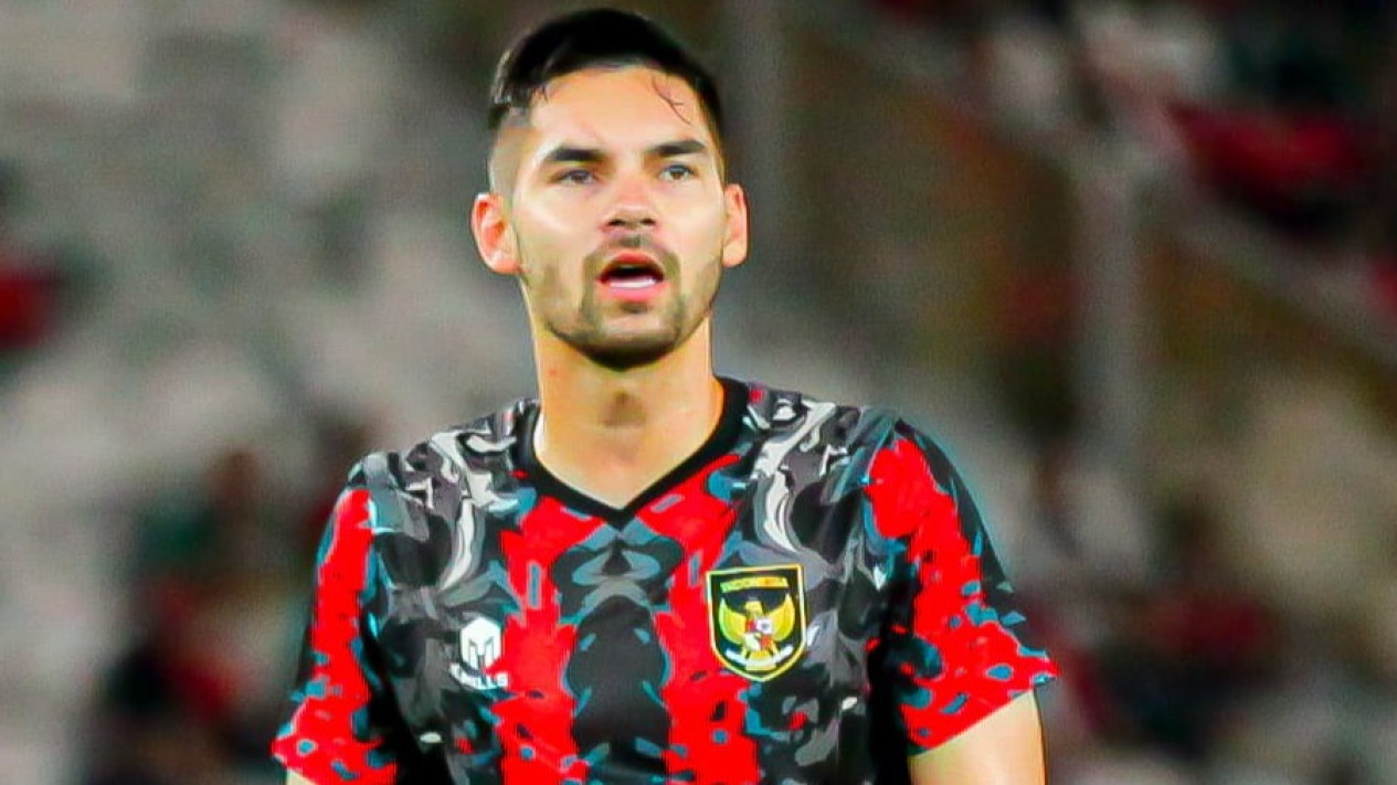 Viral di Media Sosial, Yakob Sayuri Ceritakan Kronologi Kocak Sandy Walsh Goyang Daboy dan Jadi Sorotan Fans Timnas Indonesia
            - galeri foto