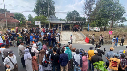 Bak Nonton "Layar Tancap", Ratusan Orang Padati Lokasi Olah TKP Ulang Pembunuhan Tuti-Amel di Subang, Penasaran Lihat Ramdanu dan Yosep "Beradegan"