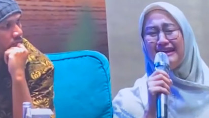 Sambil Menangis Istri Curhat Diceraikan Suami Demi Sang Ibu, Memangnya Boleh Dalam Islam? Ustaz Hanan Attaki Bilang Kalau....
