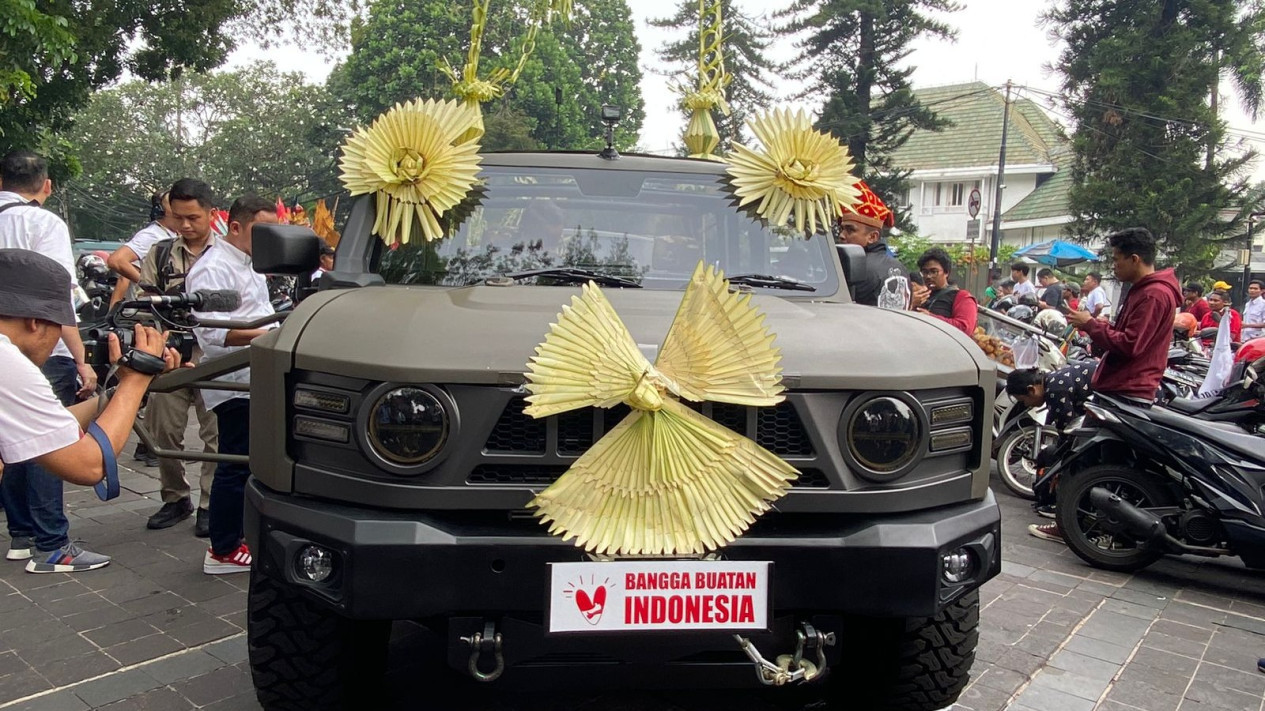 Prabowo-Gibran ke KPU Disiapkan Naik Maung, Mobil Jagoan Buatan Pindad
            - galeri foto