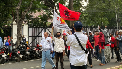 Bendera PDIP Ikut Berkibar Antar Prabowo-Gibran ke KPU, Roby: Kita Militannya Mas Gibran...