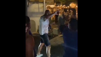 Tempeleng Sekuriti, Dua WNA Australia Dikeroyok Petugas Atlas