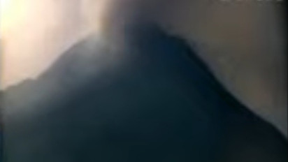 Merapi Luncurkan 20 Kali Guguran Lava ke Arah Kali Bebeng Sejauh 1,7 Kilometer