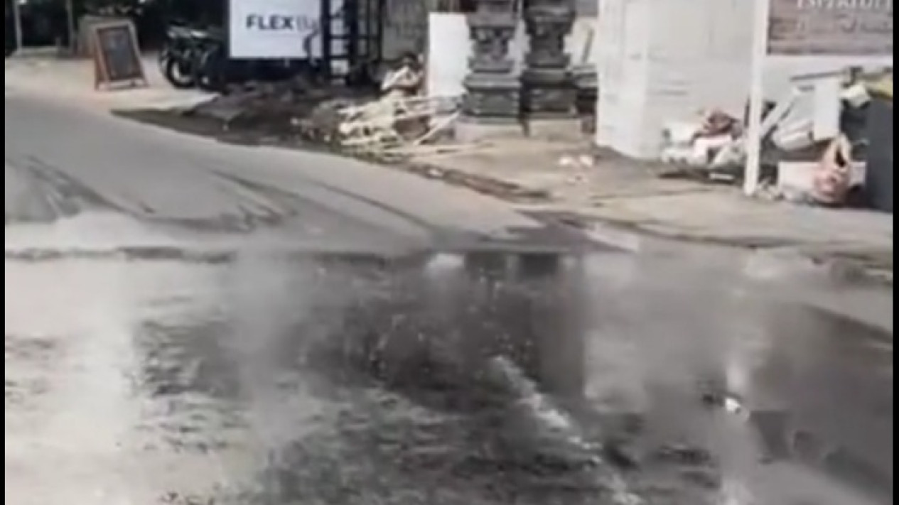 Viral Hujan Lokal Hanya Basahi 5 Meter Jalan di Canggu Bali, Ini Penjelasan BMKG
            - galeri foto