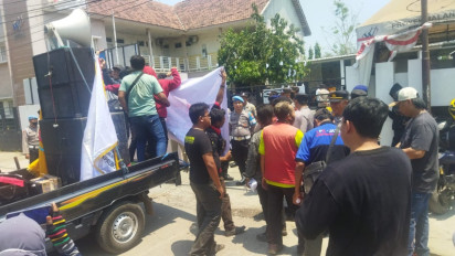 Demo PT Waskita Karya, Masyarakat Penggiat Korupsi Probolinggo Tuntut Perbaikan Infrastuktur yang Rusak