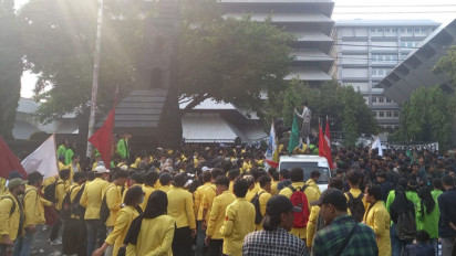 Mahasiswa di Semarang Gelar Demo Tolak Politik Dinasti Presiden Jokowi