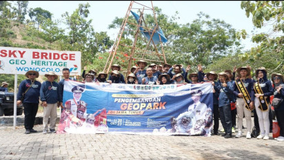Sensasi Naik Kendaraan Offroad, Rombongan Forum Geopark Jatim Jelajahi Teksas Wonocolo Bojonegoro