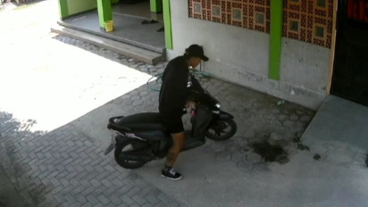 Baru Dua Menit Diparkir di Halaman Rumah, Sepeda Motor Warga Ngawi Raib Dicuri Pemuda Bertato