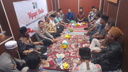 Jalin Komunikasi, Kapolsek Dlanggu Gelar "Ngopi Dulu" bersama Kepala Desa