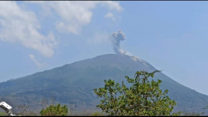 Telah Dua kali Erupsi, Gunung Ili Lewotolok Lontarkan Abu Hingga 700 Meter