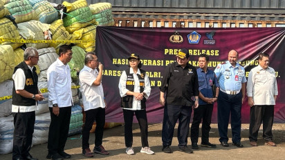 Pemerintah Indonesia Musnahkan 638 Bal Pakaian Bekas, Sitaan Pasar Senen dan Pasar Gedebage