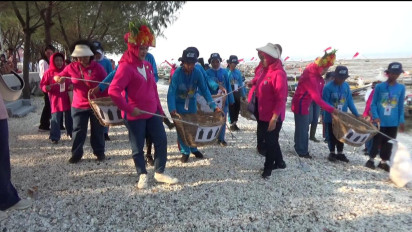Ditanya Soal Doa Khusus untuk Gibran Saat Bersihkan Sampah di Pantai Kenjeran, Ibu Negara Iriana Enggan Berkomentar