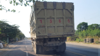 Waspada! Truk Muatan Tambang Tanpa Penutup Terpal Bebas Melintas di Jalur Pantura Probolinggo
