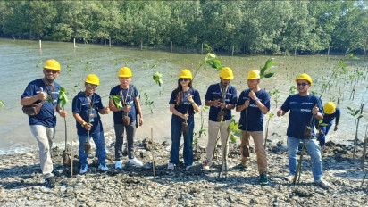 PNM Gandeng PT Waskita Beton Precast Tanam Mangrove dan Beri Akses Air Bersih