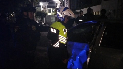 Pengendara Minibus Nyaris Tewas Diamuk Warga Usai Tabrak Lari Pemotor di Astananyar Kota Bandung