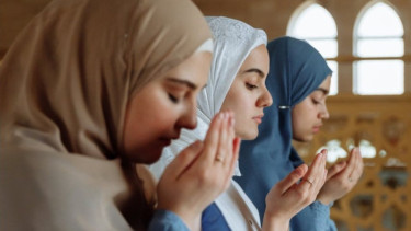 Boleh Gak Sih Shalat Dhuha Berjamaah? Ternyata Kata Ustaz Adi Hidayat Nabi SAW Tidak Menegur Loh!