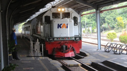 Mulai Hari Ini Kereta Api Jarak Jauh Berhenti di Jatinegara