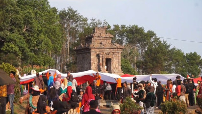 Kirab Budaya Candi Gedong Songo, Bentangkan Merah Putih Sepanjang 101 Meter