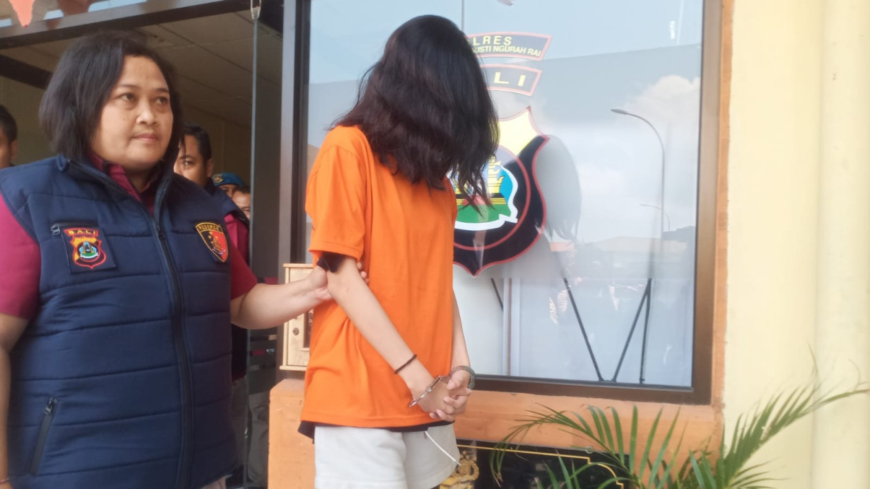 Kondisi Psikologis Selebgram Pembuang Jasad Bayi di Bandara Ngurah Rai Stabil, Polisi Bakal Gelar Rekonstruksi
            - galeri foto