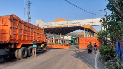 Aksi Sosial Warga Peduli Warga, Aktivis 98 Resolution Network Bekerja Sama dengan BUMN Berikan 1000 Paket Bansos di Bantar Gebang