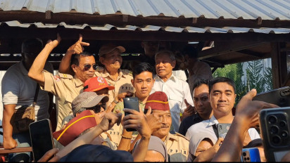 Sambangi UMKM Salatiga Gibran Disambut Ratusan Warga dan Diserbu Permintaan Foto Bareng