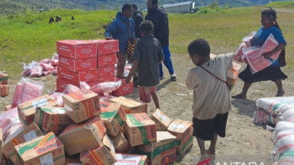 Menko PMK Sebut Penyaluran Bantuan Pangan ke Yahukimo Berjalan Baik