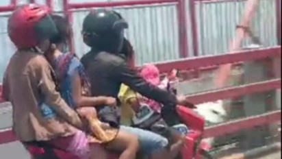 Video Pengendara Sepeda Motor Berboncengan 6 Orang di Tol Suramadu Viral di Medsos