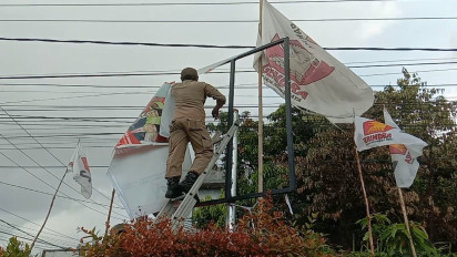 Puluhan Alat Peraga Kampanye di Karimun Ditertibkan Bawaslu dan Aparat Gabungan