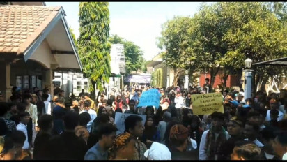Ratusan Siswa SMA 1 Taruna Madani di Pasuruan Unjuk Rasa, Protes Fasilitas Sekolah Tak Layak