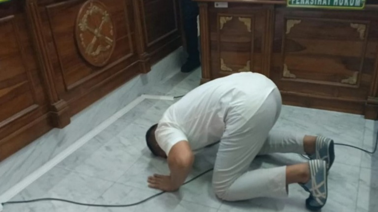 Buat Publik Bertanya, AKBP Achiruddin Divonis Bebas! JPU: Tanya Humas Kejatisu
            - galeri foto