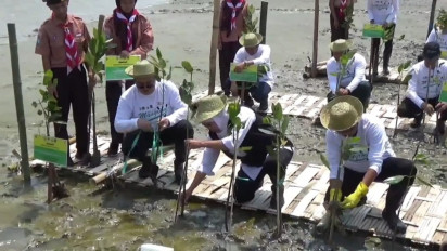 Festival Mangrove, Gubernur Khofifah Tanam 10.000 Bibit di Romokalisari Land