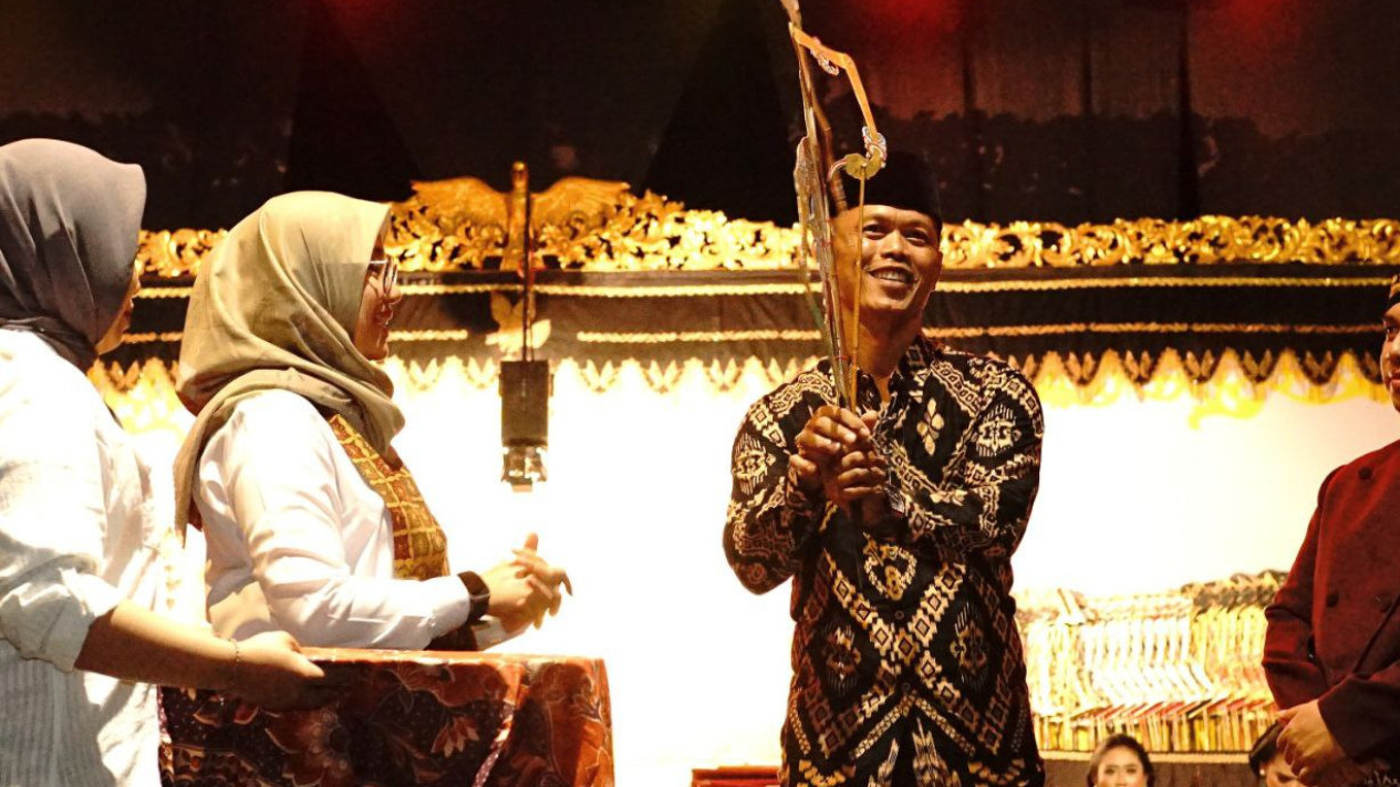 Terima SK Biru, Ribuan Warga Banyuwangi Gelar Tasyakuran
            - galeri foto