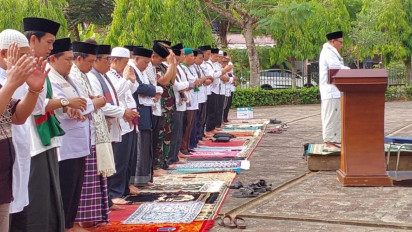 Serentak, Ribuan Pelajar, Santri dan ASN Gelar Salat Istisqo di Banjar