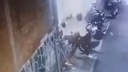 Aksi Pria Masuk Rumah dan Curi Handphone di Candisari Semarang Terekam CCTV