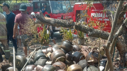 Ngeri, Ratusan Tabung Gas Elpiji Terbakar Diatas Mobil Pengangkut di Kabupaten Semarang