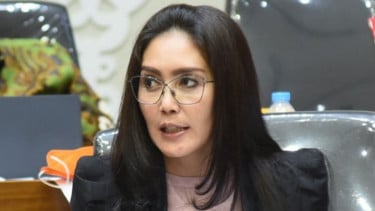 Emosional, Rieke Diah Pitaloka Singgung Kasus Child Grooming dalam Buku "Broken Strings" Aurelie Moeremans: Selama Ini Kita Diam