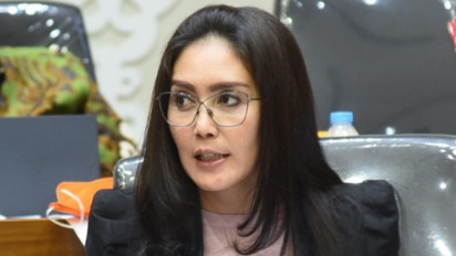 Emosional, Rieke Diah Pitaloka Singgung Kasus Child Grooming dalam Buku "Broken Strings" Aurelie Moeremans: Selama Ini Kita Diam