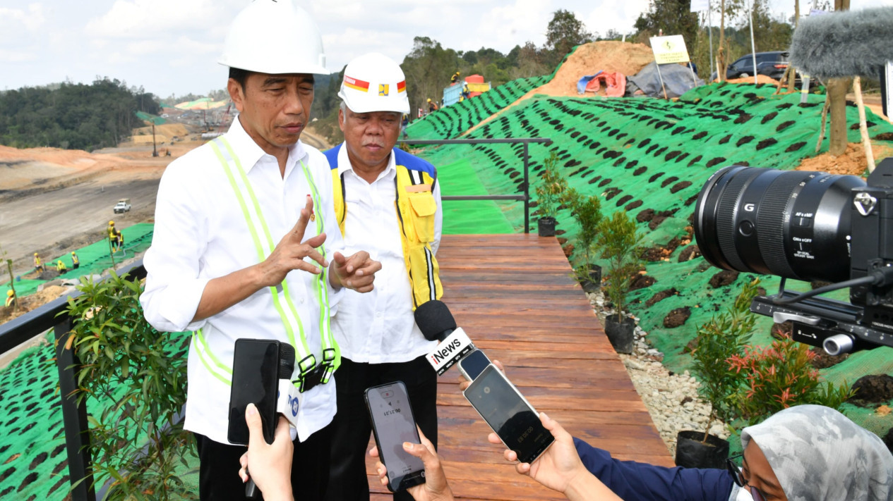 Jokowi Ancam Pecat ASN jika Tak Netral, Tapi Wamen Terang-terangan Dukung Capres
            - galeri foto