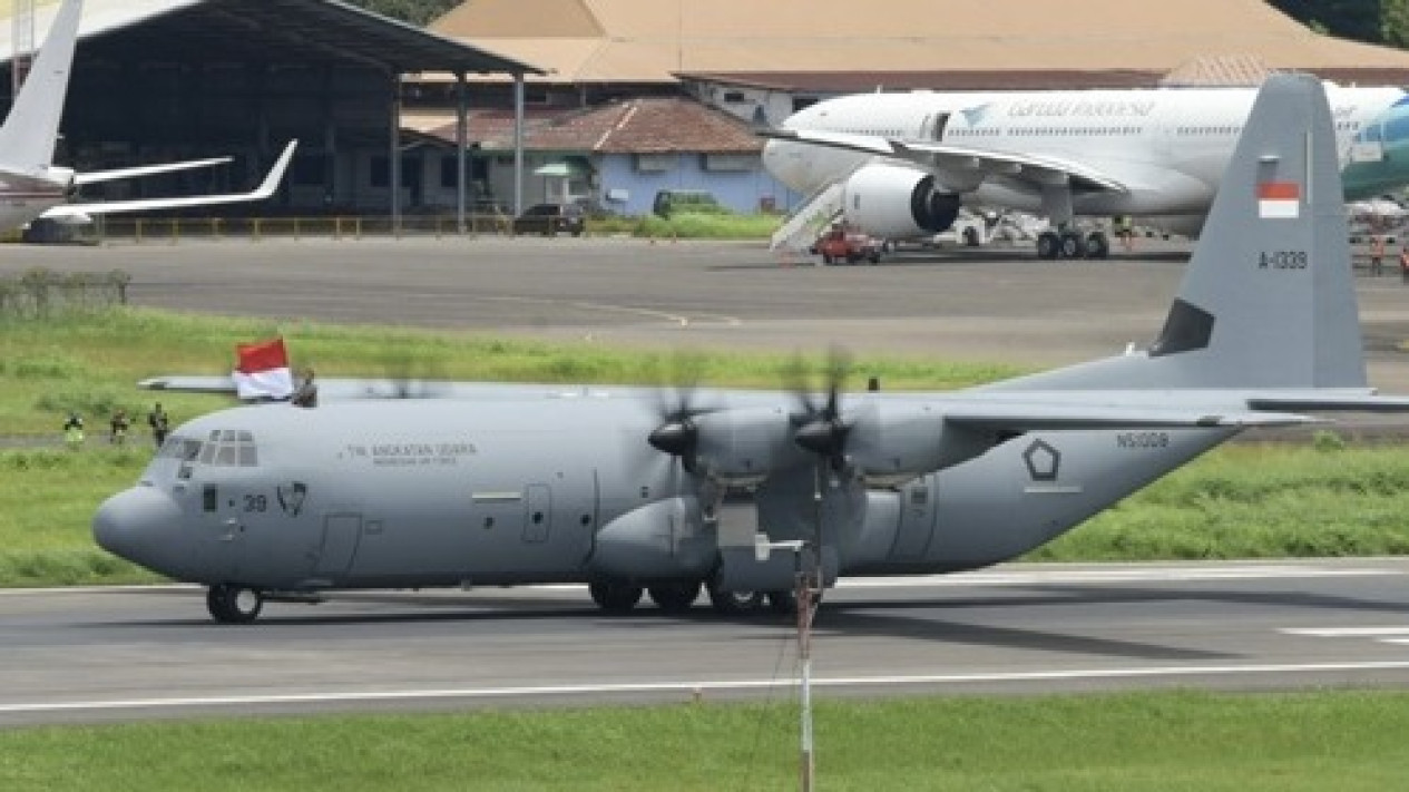 Dua Pesawat Hercules TNI dan Satu Pesawat Garuda Siap Kirimkan Bantuan Kemanusiaan ke Palestina
            - galeri foto