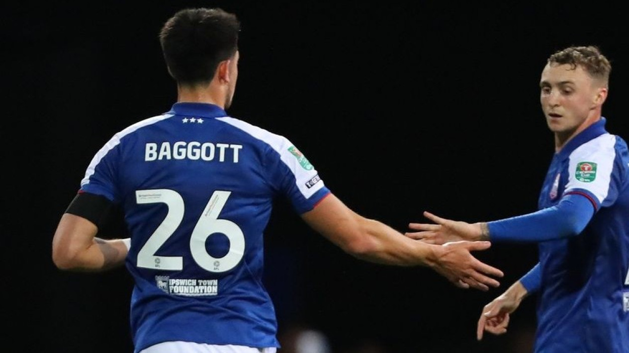 Biasa Main 90 Menit di Piala Liga Inggris, Ini Alasan Pelatih Ipswich Town Simpan Elkan Baggott di Bench
            - galeri foto