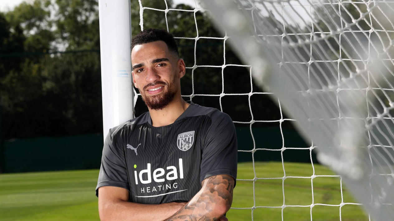 Mantan Bek Manchester City Kean Bryan Putuskan Gantung Sepatu di Usia 27 Tahun
            - galeri foto