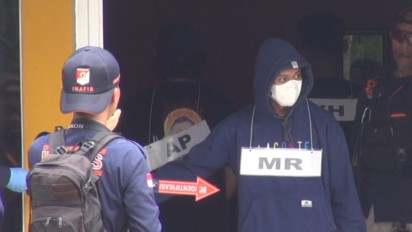 Danu Peragakan Pertemuan dengan Yosep di TKP hingga Membopong Jenazah Tuti dan Amalia ke dalam Mobil Alphard Hitam