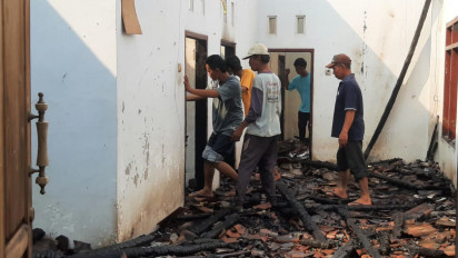 Ditinggal Hadiri Hajatan Oleh Pemiliknya, Rumah Warga Senduro Lumajang Ludes Terbakar