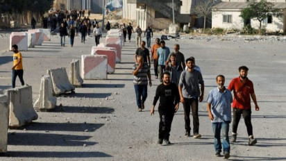 Israel Deportasi Ribuan Pekerja Palestina ke Gaza