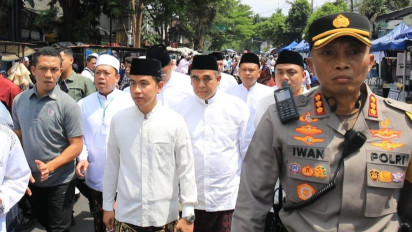 Gibran Hadir di Haul Habib Solo, Jemaah Antusias Menyapa sambil Berswafoto 