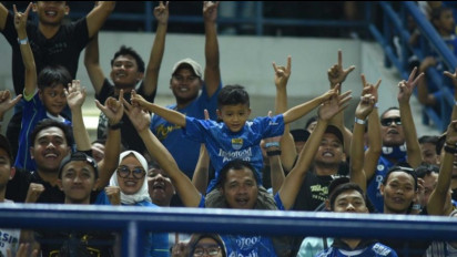 Komunitas Bobotoh Kompak Kembali ke Stadion Demi Dukung Persib Kalahkan Arema FC 