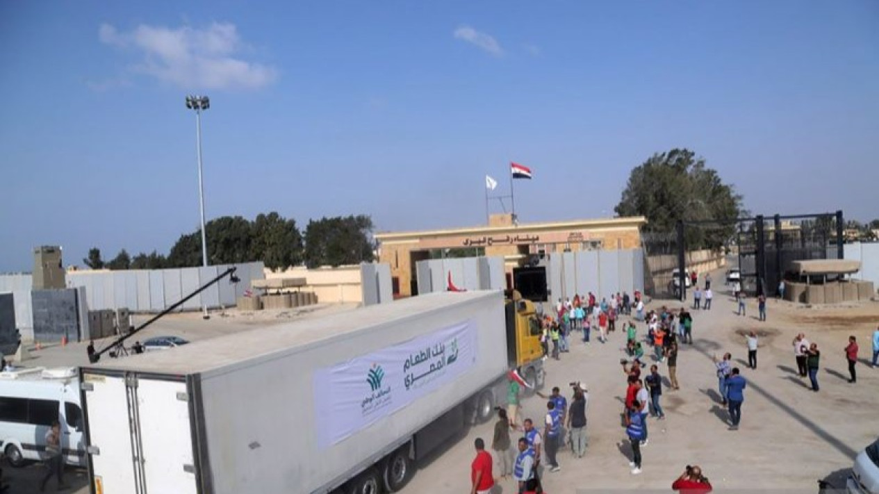 Setelah Memutus Internet, Kini Israel Larang Bahan Bakar Masuk Gaza
            - galeri foto