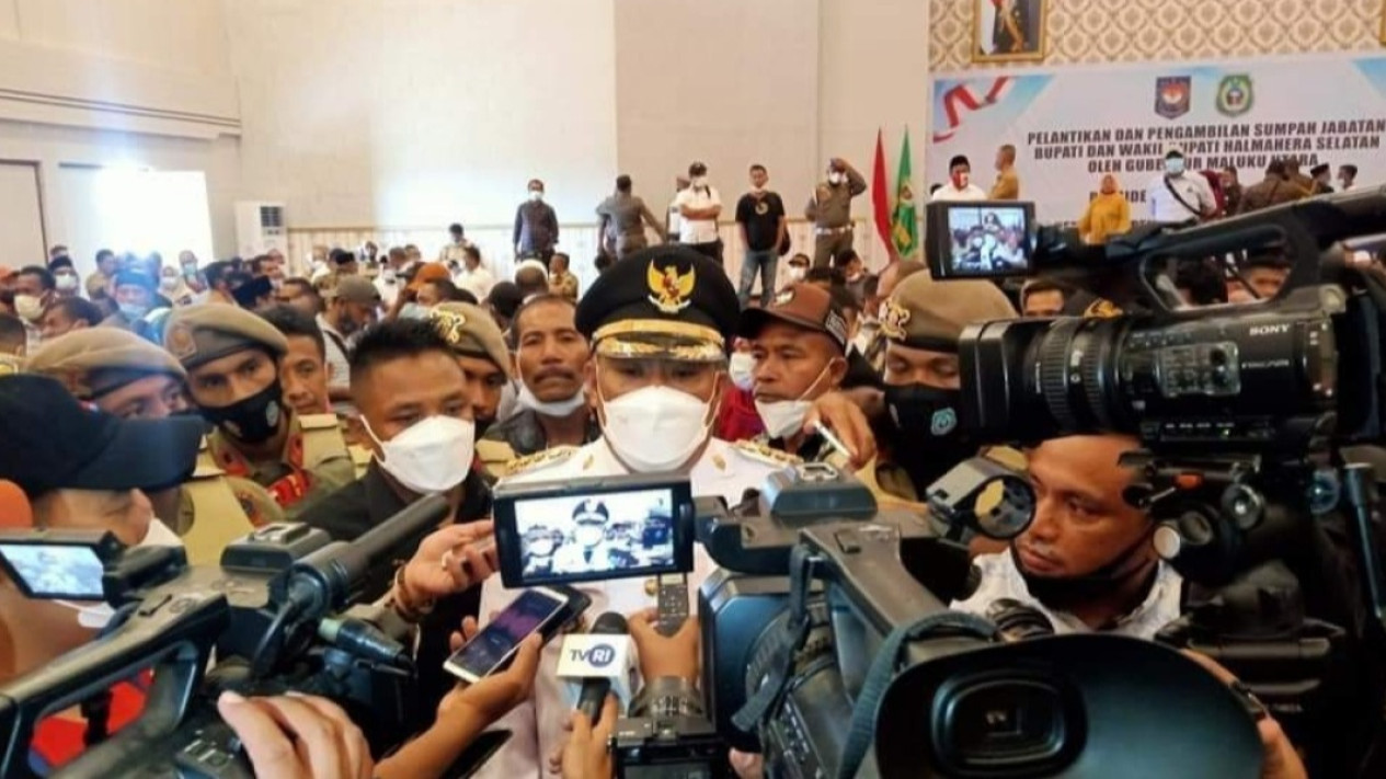 Bupati Halmahera Selatan Tutup Usia Saat Bermain Bola
            - galeri foto