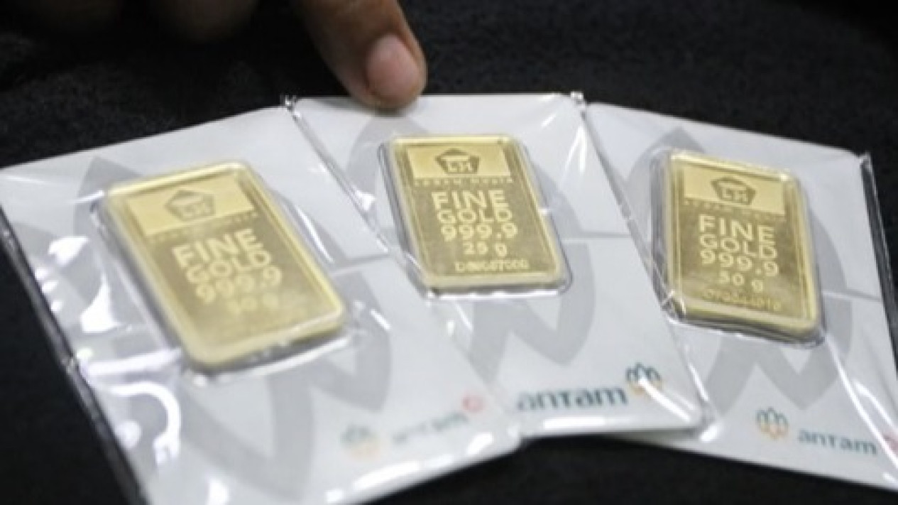 Harga Emas Batangan Hari Ini 6 November 2023 Turun Rp2.000 per Gram
            - galeri foto